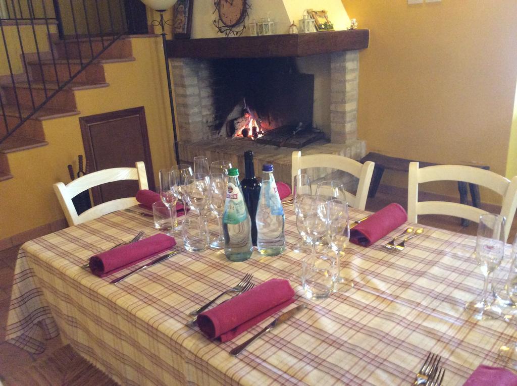 Agriturismo Le Vigne Foligno Exteriör bild