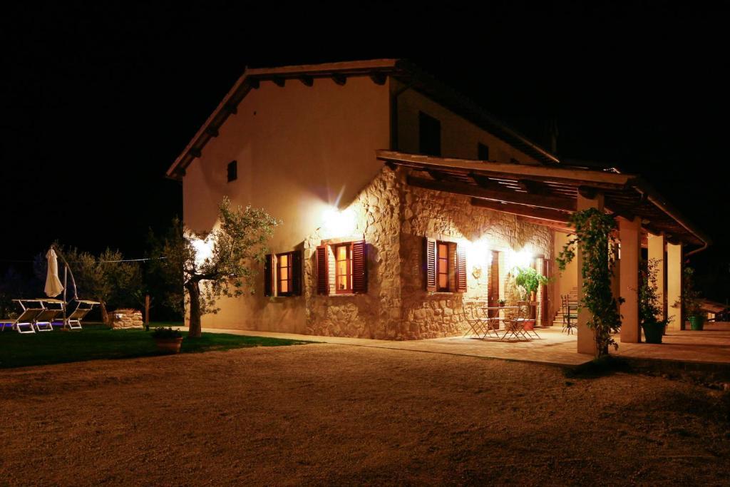Agriturismo Le Vigne Foligno Exteriör bild